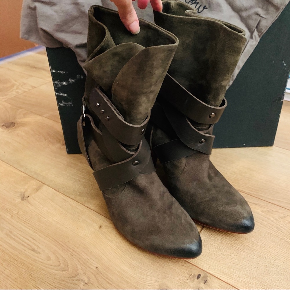 Mea Shadow Boots - Picture 2 of 5
